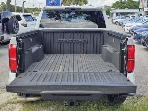Used 2025 Toyota Tacoma TRD Sport AWD/4WD image 9