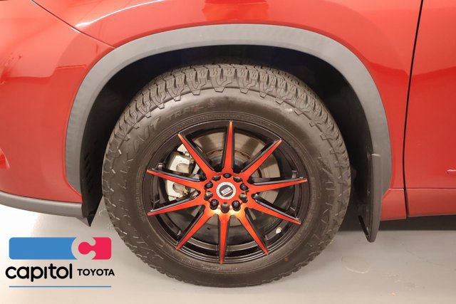 Used 2022 Toyota Highlander XLE AWD/4WD image 7