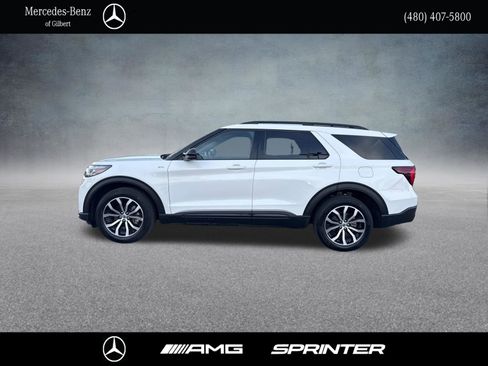 Used 2025 Ford Explorer ST-Line AWD/4WD image 2