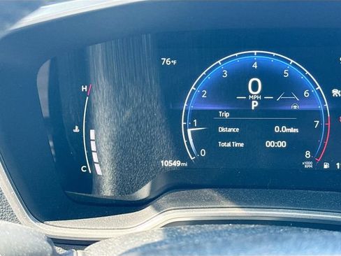 Used 2025 Toyota Corolla Cross XLE w/ Convenience Package AWD/4WD image 17