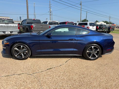 Used 2018 Ford Mustang Coupe RWD image 2