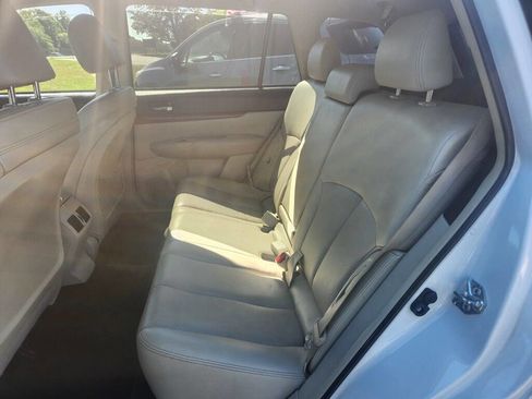 Used 2013 Subaru Outback 2.5i Limited AWD/4WD image 9