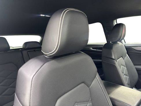 Used 2024 Volkswagen Atlas Cross Sport SE image 46