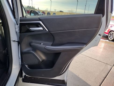 Used 2024 Mitsubishi Outlander SE image 19