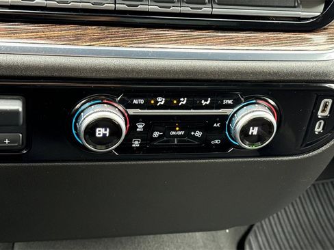 Used 2024 GMC Sierra 3500 SLE w/ SLE Convenience Package image 26