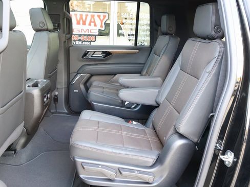 New 2025 Chevrolet Suburban High Country image 30