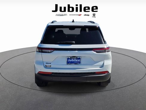 New 2025 Jeep Grand Cherokee Altitude AWD/4WD image 4