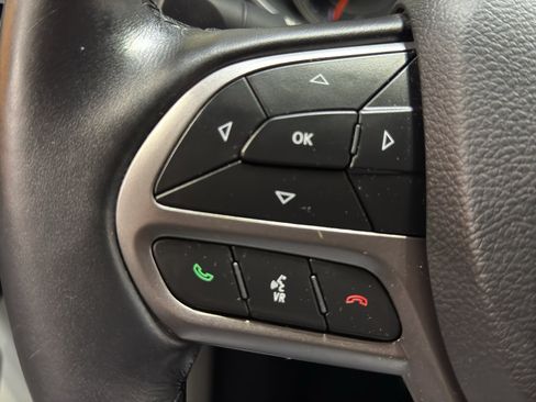 Used 2020 Jeep Cherokee Latitude Plus w/ Cold Weather Group image 22