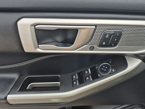 Used 2022 Ford Explorer Limited w/ Equipment Group 301A image 8