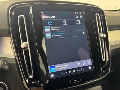 Used 2024 Volvo XC40 B5 Core image 19