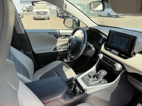Used 2020 Toyota RAV4 XLE Premium w/ All Weather Liner Package FWD image 19
