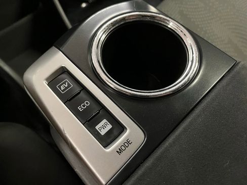 Used 2014 Toyota Prius V Five image 11