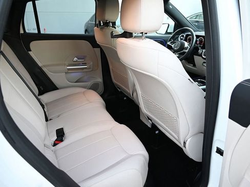 Certified 2025 Mercedes-Benz GLA 250 image 11