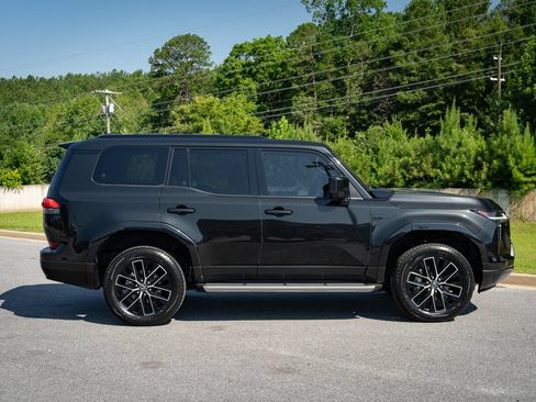 Used 2024 Lexus GX 550 w/ Accessory Package (2T) AWD/4WD image 19