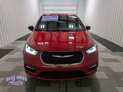 Used 2025 Chrysler Pacifica Select FWD image 6