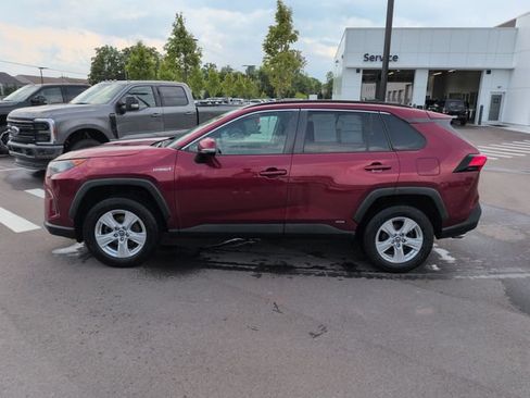 Used 2019 Toyota RAV4 LE w/ Carpet Mat Package AWD/4WD image 2