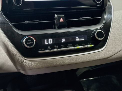 Used 2020 Toyota Corolla LE FWD image 18
