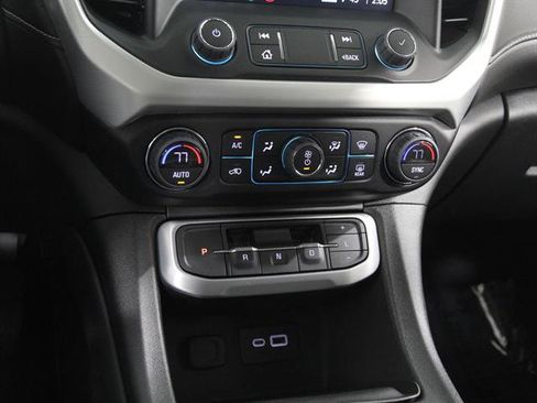 Used 2023 GMC Acadia SLE image 14