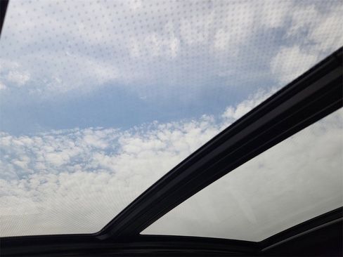 Used 2025 BMW X7 M60i image 36