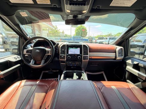 Used 2019 Ford F350 Platinum w/ FX4 Off-Road Package AWD/4WD image 37