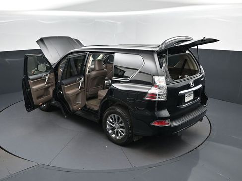 Used 2019 Lexus GX 460 Luxury AWD/4WD image 2