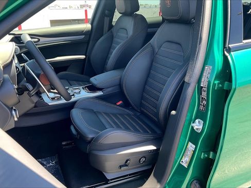 New 2025 Alfa Romeo Stelvio Sprint image 9