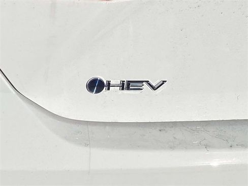 Used 2025 Toyota Camry SE image 12