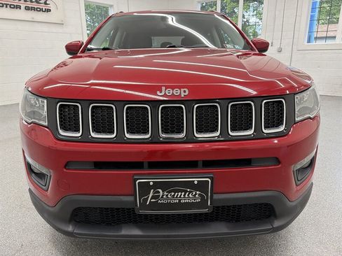 Used 2019 Jeep Compass Latitude w/ Cold Weather Group FWD image 2