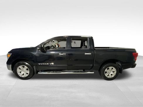 Used 2019 Nissan Titan SV w/ SV Convenience Package AWD/4WD image 7