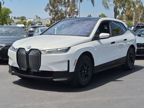 Used 2024 BMW iX xDrive50 AWD/4WD image 5