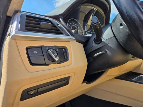 Used 2018 BMW 320i Sedan w/ Convenience Package image 23