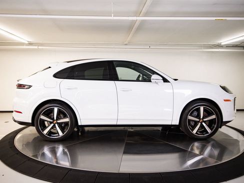 Certified 2026 Porsche Cayenne Coupe AWD/4WD image 8