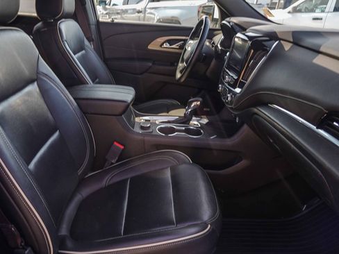 Used 2023 Chevrolet Traverse Premier FWD image 19
