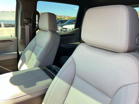Used 2025 Chevrolet Silverado 1500 LT Trail Boss w/ Convenience Package II AWD/4WD image 18