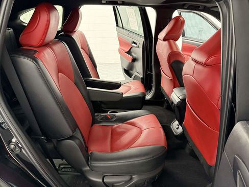 Used 2022 Toyota Highlander XSE image 13