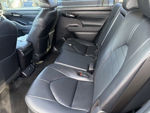 Used 2024 Toyota Highlander XLE image 26