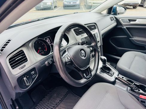 Used 2016 Volkswagen Golf S image 40