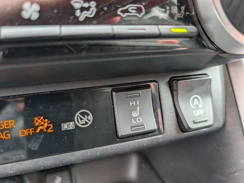 Used 2021 Toyota RAV4 XLE w/ Convenience Package image 18