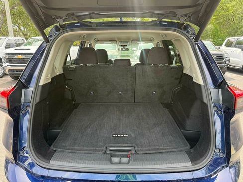 Used 2025 Nissan Rogue SV FWD image 8