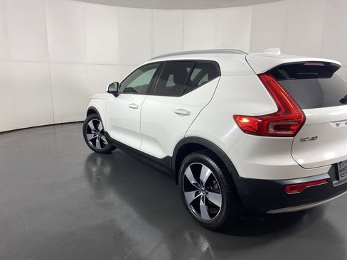 Used 2019 Volvo XC40 T5 Momentum image 8