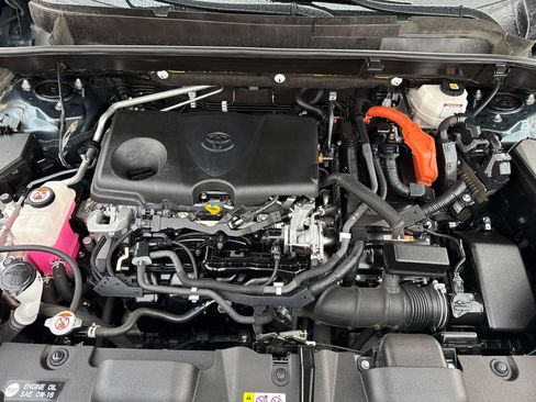 Used 2021 Toyota Venza LE image 9