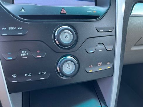 Used 2013 Ford Explorer XLT image 19