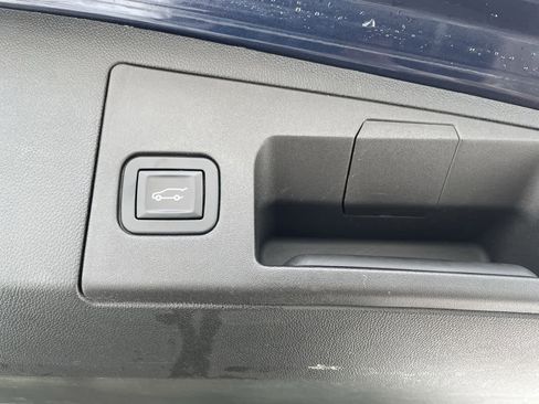 Used 2017 Cadillac XT5 Luxury w/ Driver Awareness Package image 18