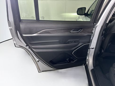 Used 2022 Jeep Grand Cherokee L Limited image 25