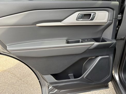 New 2026 Ford Explorer Active w/ Active Comfort Package image 25