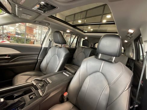 Used 2024 Toyota Grand Highlander Platinum image 10