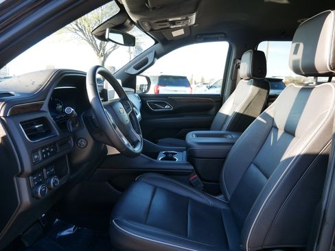 Used 2023 Chevrolet Suburban Premier AWD/4WD image 9