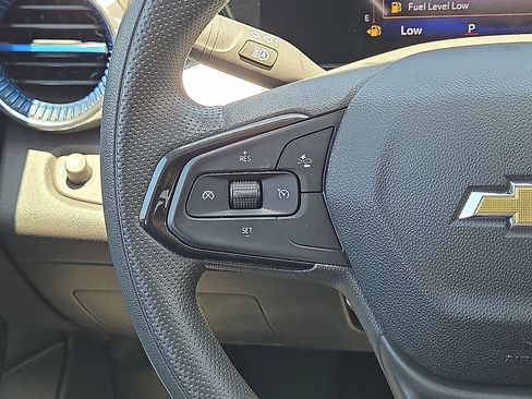 Used 2025 Chevrolet Trax LT FWD image 19