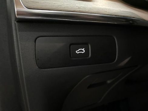 Used 2025 Volvo XC90 B6 Plus AWD/4WD image 39