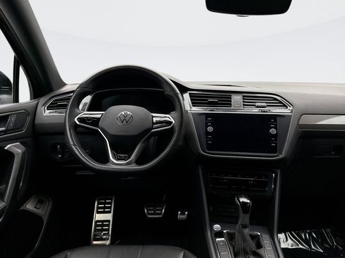 Used 2024 Volkswagen Tiguan SE R-Line image 12